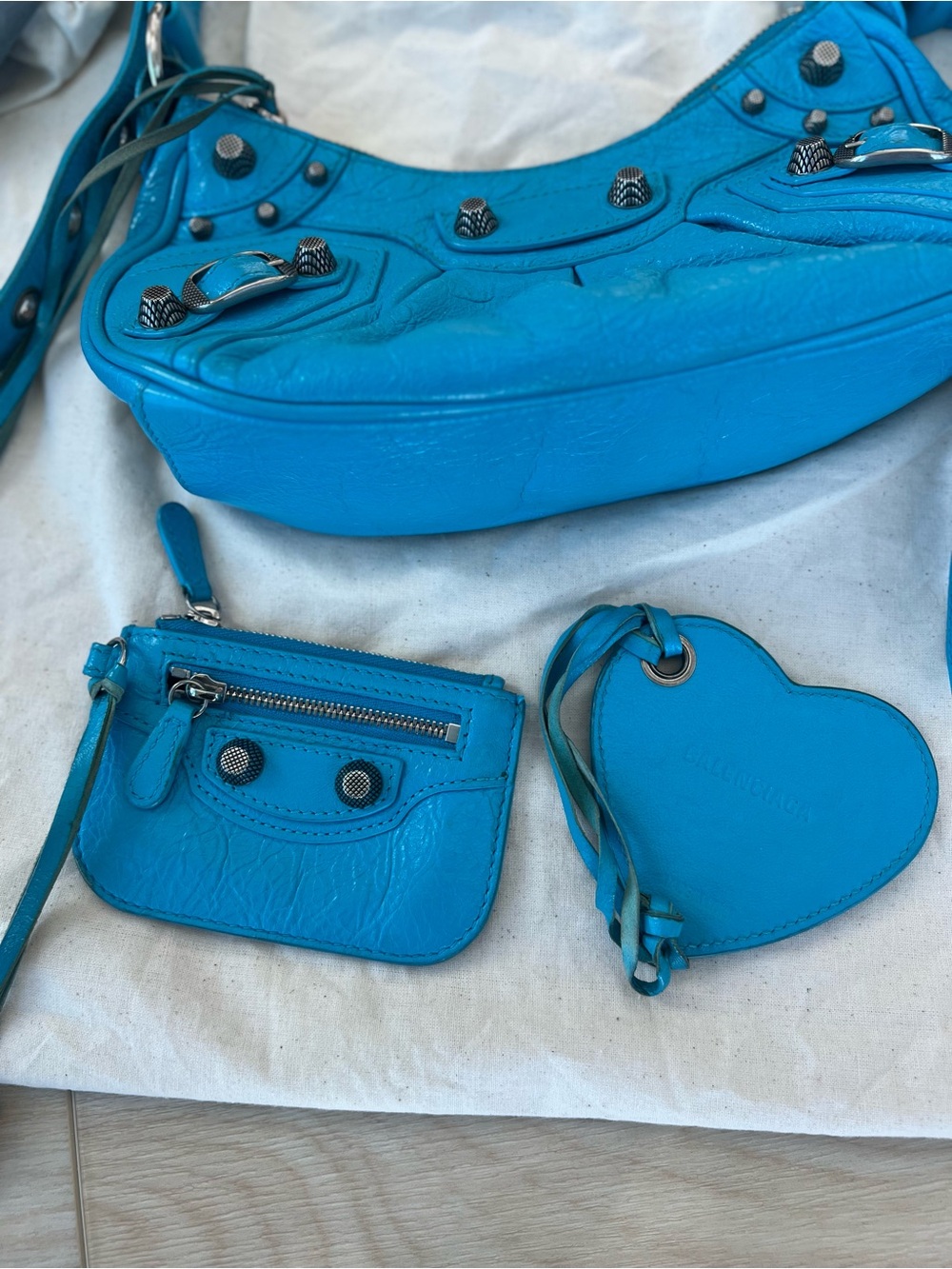 Balenciaga le Cagole XS from the S/S 2022 Collection - Picture 3 of 12